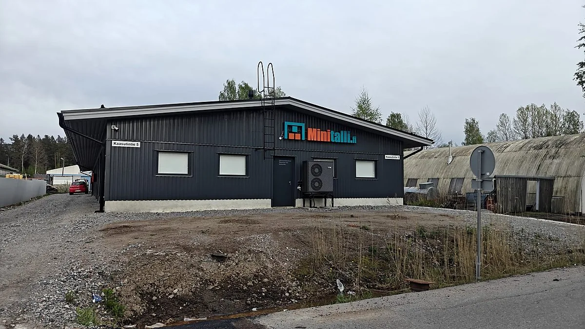 Julkisivu – takanäkymä